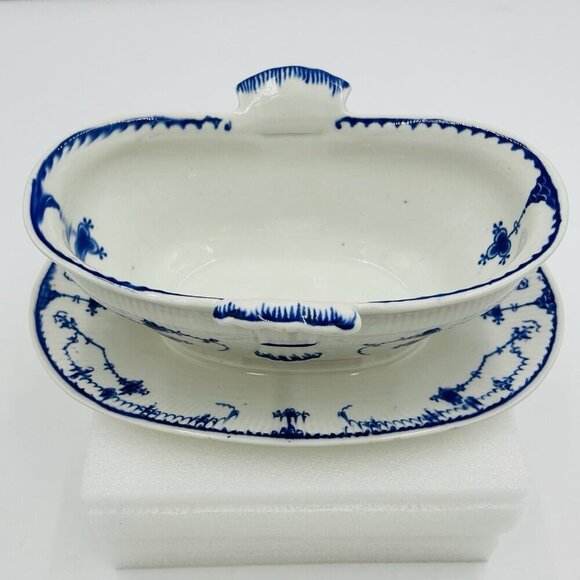 Blue Fluted Plain Sauce Gravy Pitcher Porcelain Vintage Blue White One-Piece - Picture 2 of 9